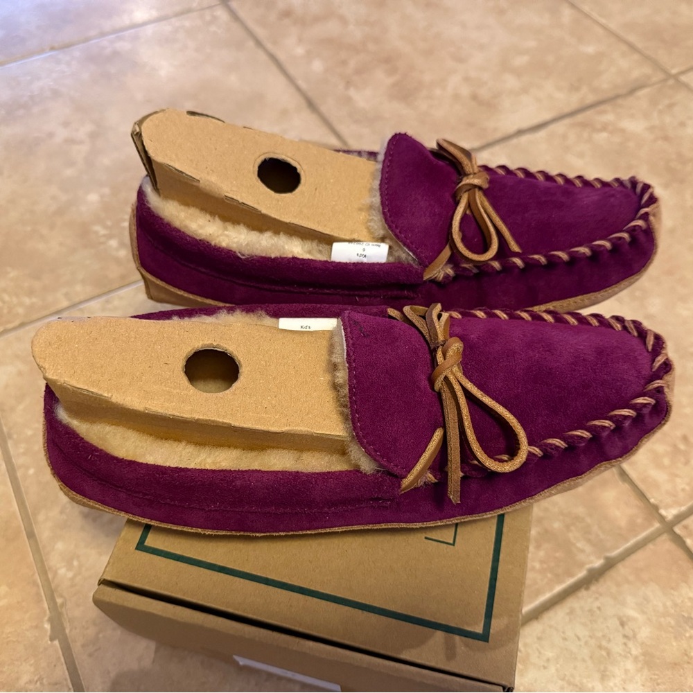 L.L. BEAN big kids Wicked Good Slippers - Picture 5 of 16